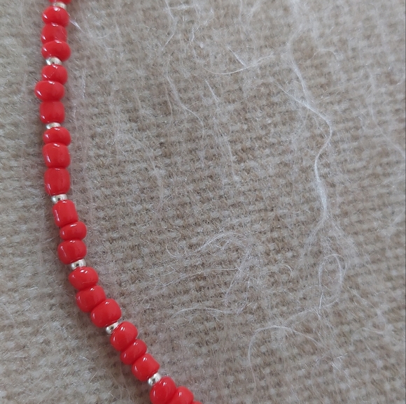 Handmade red beaded necklace with silver spacers and 925 silver clasp - Picture 6 of 7